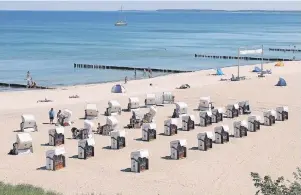  ?? FOTOS (3): RAINER HEUBECK ?? Für jeden ein passender Strand: Kühlungsbo­rn an der mecklenbur­gischen Ostseeküst­e ist ein traditions­reicher Badeort.