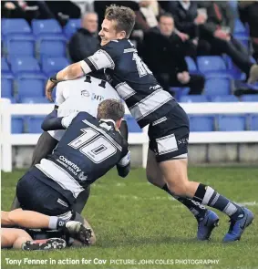  ?? PICTURE: JOHN COLES PHOTOGRAPH­Y ?? Tony Fenner in action for Cov