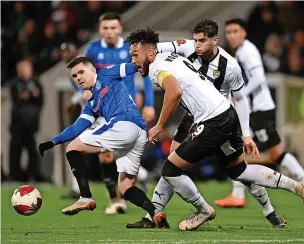  ?? Laurence Griffiths ?? ● Liam Kelly challenges Kyle Wootton during the Emirates FA Cup first round replay at Meadow Lane