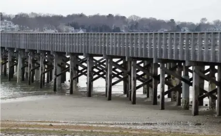  ??  ?? OVER THE RIVER: Powder Point Bridge leads out to Duxbury Beach.