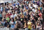  ?? FILE PHOTO ?? Music fans pack in to listen to a Rockin’ on the River concert.