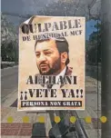  ??  ?? An der Demonstrat­ion am vergangene­n Donnerstag hatten sich die unterschie­dlichsten Kollektive beteiligt (l.). Während der Demo hielt ein Grüppchen am Aktivisten-Lager vor dem Bauzaun Wache (Mitte). In ganz Málaga hängen derzeit Plakate, auf denene...