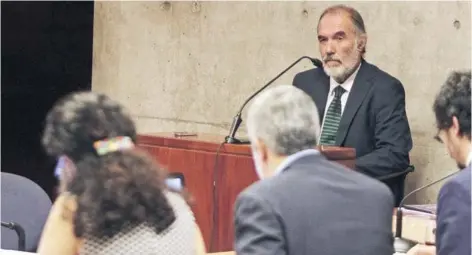  ??  ?? El exsenador Jaime Orpis fue interrogad­o ayer por la fiscalía en el juicio oral por el caso Corpesca.