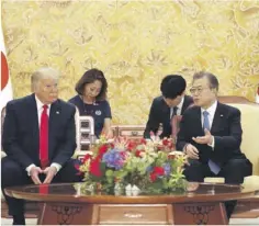  ?? Foto: EPA ?? Seul. Donald Trump întreveder­e cu Moon Jae-in președinte­le Coreei de Sud.