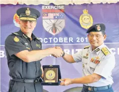  ??  ?? Zulkifli presents a memento to Outram after the launch of the exercise at the Boustead Terminal at Port Klang yesterday. — Bernama photo
