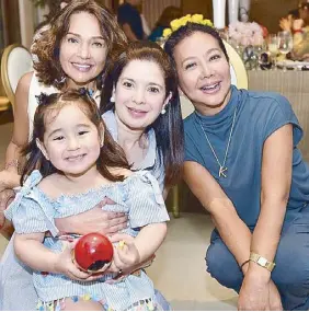  ??  ?? Scarlet Snow Belo, Maricris Zobel, Nicole Ortega and Korina Sanchez-Roxas