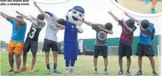  ??  ?? Players from last season do the dab with the mascot of SARE Homes HT GIFA