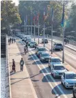  ?? ARCHIVFOTO: CF ?? „Fahrbahnen für Autos verengen, Räume für Radfahrer verbreiter­n“, fordet die ÖDP. Die Seebrücke sei hierfür ein Vorbild.