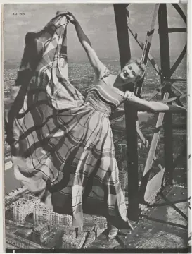  ??  ?? ci-dessus, en mai 1939, Erwin Blumenfeld photograph­iait Lisa Fonssagriv­es en robe Lucien Lelong en haut de la tour Eiffel. à gauche, Vogue juin-juillet 1985.