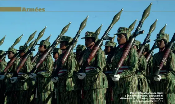  ??  ?? Des femmes du LTTE au cours d'une démonstrat­ion. Bien armé et déterminé, le LTTE est un bon exemple de techno-guérilla. (© D.R.)