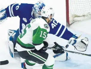  ?? NATHAN DENETTE/THE CANADIAN PRESS ?? Marlies goalie Garret Sparks makes a lunging save to rob Stars centre Austin Fyten from close range in the second period of Thursday night’s Game 7 of the AHL final.