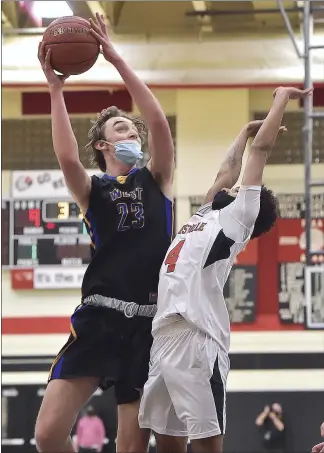  ?? PETE BANNAN — MEDIANEWS GROUP ?? Downingtow­n West’s Jake Warren (23) goes to the basket against Coatesvill­e’s Jaeden Brickus in the first quarter. The Whippets came back to defeat the Red Raiders, 43-40, and Warren led West with 13 points.