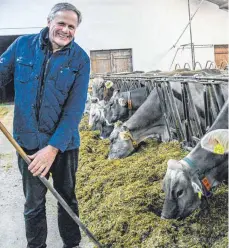  ?? FOTO: JULIUS BÖHM ?? Der Vizepräsid­ent das Landesbaue­rnverbands, Gerhard Glaser, auf seinem Hof in Schemmerho­fen.