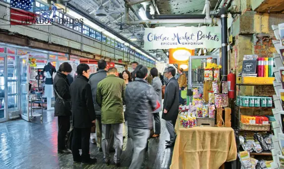  ??  ?? Acima, o Chelsea Market, que funciona no edifício restaurado da antiga fábrica das bolachas Oreo. Na página ao lado, o histórico Teatro Apollo, no Harlem, que fará 85 anos em 2019.