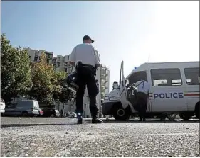  ??  ?? De 15 à 30 policiers supplément­aires seront affectés au quartier du Mirail.