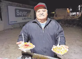  ?? ?? l Don Jesús Noriega, se dedicaba al oficio de mecánico, pero hoy le prepara los deliciosos hotcakes de elote en esta ciudad de Hermosillo.