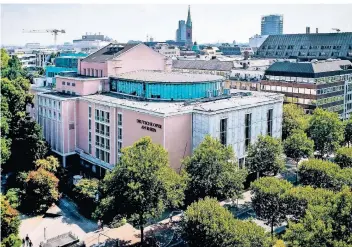  ?? RP-FOTO: ANDREAS KREBS ?? Das Opernhaus an der Heinrich-Heine-Allee soll nach den Plänen der Stadt bald Geschichte sein – wo die Oper künftig stehen wird, ist allerdings noch unklar.