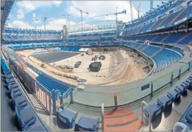  ??  ?? Panorámica actual de las obras en el interior del Santiago Bernabéu.