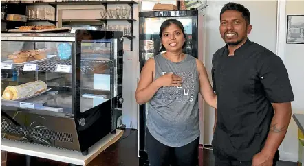  ??  ?? Rockys Restaurant & Cafe owner Rocky Warnakulas­uriya with his wife Jeevani Thusitha.