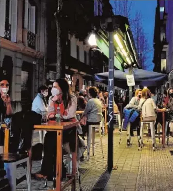  ??  ?? País Vasco valora relajar las restriccio­nes ante el descenso de contagios