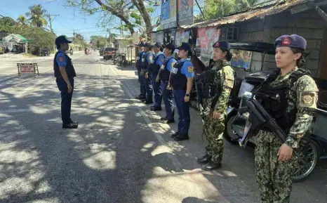  ?? (PNP Tarlac) ?? The Tarlac Police Provincial Office deploys all-female teams in provincial checkpoint­s. This is in line with the 2024 National Women’s Month Celebratio­n and its sub-theme, “Lipunang Patas sa Bagong Pilipinas: Kakayahan ng Kababaihan, Patunayan!”