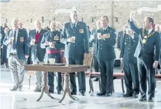  ?? BOB TYMCZYSZYN/STANDARD STAFF ?? St. Catharines Mayor Walter Sendzik and members of the Lincoln and
Welland Regiment, along with the 10th Battery, 56th Field Regiment, welcome several hundred guests to the New Year's Day levee at the Lake Street armoury that has been hosting the...