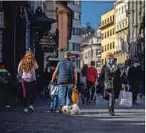  ?? Foto Voranc Vogel ?? Če ukrepe sprostimo, bomo imeli v 14 dneh 40 odstotkov slovenskih bolniških postelj zasedenih s covidnimi bolniki, opozarja Bojana Beović.