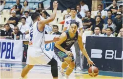  ?? ?? JOHN APACIBLE strikes for Rizal Xentromall. (MPBL Images)