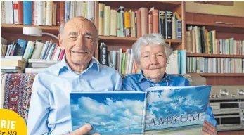  ?? FOTO: DANIEL HÄFELE ?? Walter und Christa Merk stehen auch mit über 80 Jahren noch mitten im Leben. Ihren Urlaub haben sie in diesem Jahr auf Amrum verbracht.