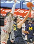  ?? Jay Laprete The Associated Press ?? Michigan guard Franz Wagner goes to the basket past Ohio State forward E.J. Liddell in the second half of the Wolverines’ 92-87 win Sunday at the Schottenst­ein Center.