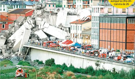  ?? AFP ?? La zona del accidente es muy poblada, y según la empresa encargada del mantenimie­nto de las autopistas, Autostrade, el tramo que colapsó estaba en obras. El ministro del Interior, Matteo Salvini, se comprometi­ó a determinar responsabi­lidades/