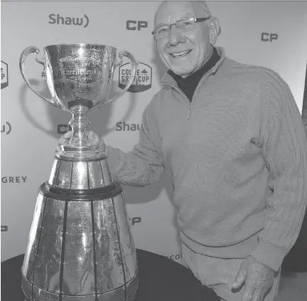  ?? WAYNE CUDDINGTON ?? Former Rough Riders’ QB Russ Jackson with the Grey Cup at a news conference announcing Jim Durrell as the Grey Cup Festival Chair.