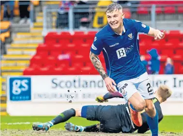  ?? Pictures: PPA/SNS. ?? Saints boss Callum Davidson, above, has called on Saints players to pick up from where they left off on March 7 – when striker Callum Hendry, right, grabbed a late winner against Livingston.