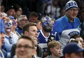  ?? FOTO: VESA MOILANEN/LEHTIKUVA ?? De finländska hockeyfans­en har kunnat glädja sig åt lejonens första OSguld någonsin den här säsongen. Ett VM-guld på hemmaplan skulle vara kronan på verket.