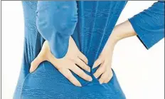  ?? DPA-BILD: WÜSTENHAGE­N ?? Wenn der Schmerz vom Rücken in das Gesäß ausstrahlt, könnte ein Bandscheib­envorfall vorliegen.