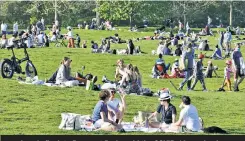  ??  ?? Locals flock to Prospect Park amid the COVID-19 pandemic.