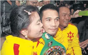  ??  ?? Srisaket is greeted by his parents at Suvarnabhu­mi airport.