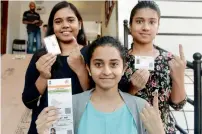  ?? PTI ?? First-time voters and, right, two newly-wed couples show their ink-marked fingers after casting their votes in Hubballi. —