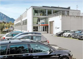  ?? BILD: SN/ROBERT RATZER ?? Für Besucher gibt es bei der Salzburger Justizanst­alt in PuchUrstei­n kaum Parkplätze.