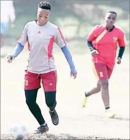  ?? (Pic: BackpagePi­x) ?? Badelisile Ngozo of Young Buffaloes during the 2022 Hollywoodb­ets COSAFA Womens Champions League training session at the Northwood Crusaders, Durban yesterday.