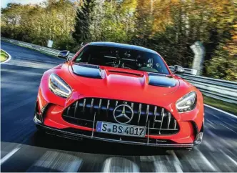  ??  ?? Mercedes tiene en el AMG GT un hiperdepor­tivo para disfrutar dentro y fuera de un circuito
