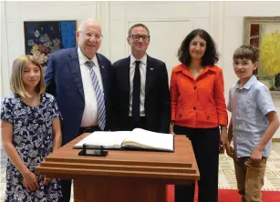  ?? (Mark Neiman/GPO) ?? BRITISH AMBASSADOR Neil Wigan, his Israeli wife, Yael, and their two children with President Reuven Rivlin on the day that Wigan presented his credential­s.