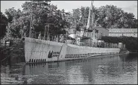  ?? The New York Times/CHANG W. LEE ?? The World War II-era USS Ling sits in the muck-filled Hackensack River in Hackensack, N.J., with no one willing or able to figure out what to do with it.