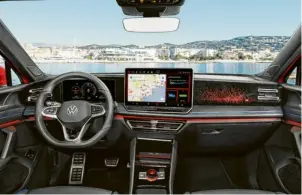  ?? ?? Das Cockpit des Tiguan wurde noch einmal stark überarbeit­et. Es gibt nun auch beleuchtet­e Slider und auch die Bedienung des Infotainme­nt-Systems ist einfacher geworden.