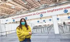  ??  ?? So sieht es aus, wenn die Impflinge das Testzentru­m betreten: Hier werden demnächst 7000 Menschen täglich den Impfstoff erhalten.