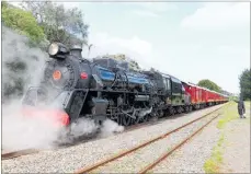  ?? LVN171018j­bshannon3 ?? Steam locomotive Ja1271 with seven carriages full of passengers at Shannon.