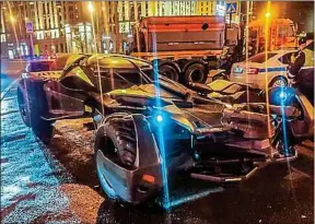  ??  ?? La police moscovite reproche au véhicule ses dimensions non réglementa­ires.