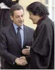  ??  ?? Kamen lange Zeit gut miteinande­r aus: Nicolas Sarkozy 2007 mit Muammar al Gaddafi in Paris.