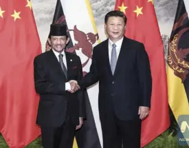  ??  ?? Chinese President Xi Jinping (right) holds talks with Brunei Sultan Haji Hassanal Bolkiah in Beijing, China, Sept. 13.