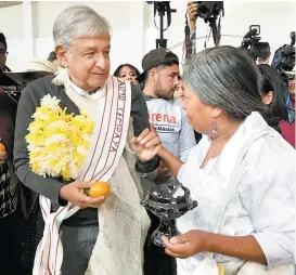  ??  ?? El líder de Morena durante un mitín en Temoaya, Edomex.